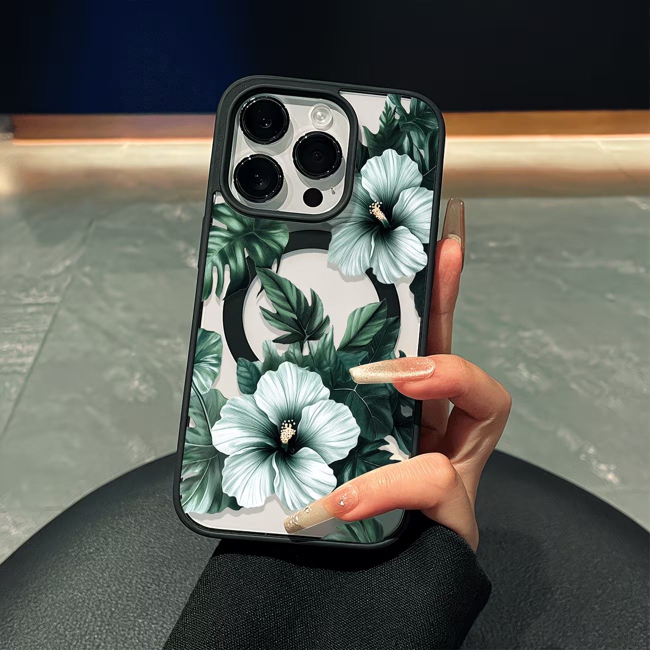 Apple Iphone 16 - Зеленый чехол для телефона с цветочным